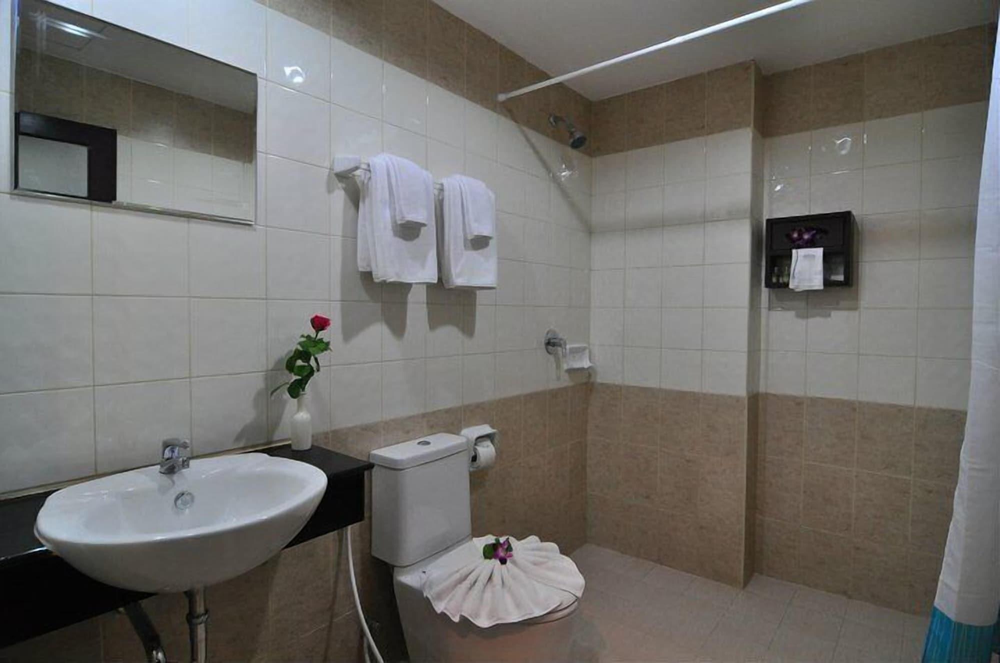 Sharaya Residence Patong Bagian luar foto