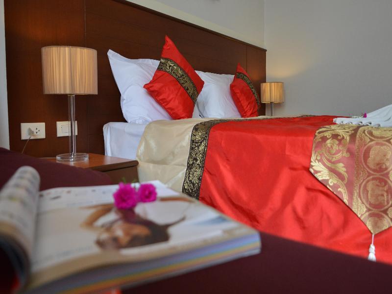Sharaya Residence Patong Bagian luar foto